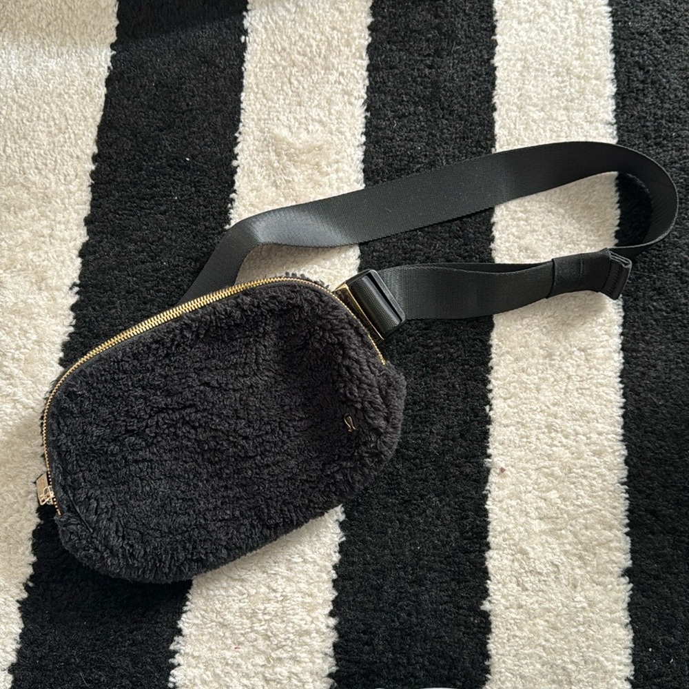 Sherpa Lululemon belt bag